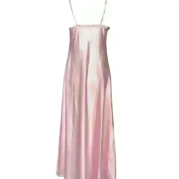 Luxurious Pink Satin and Lace Bridal Night Dress and Robe - Picture 3 of 6
